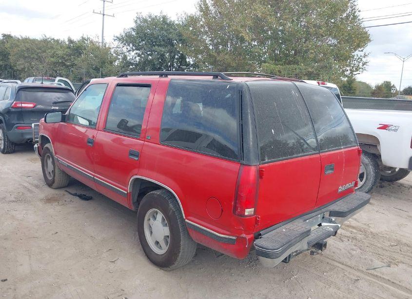 Photo 3 of 1999 Chevrolet Tahoe LS (VIN 1GNEC13R2XR102006)