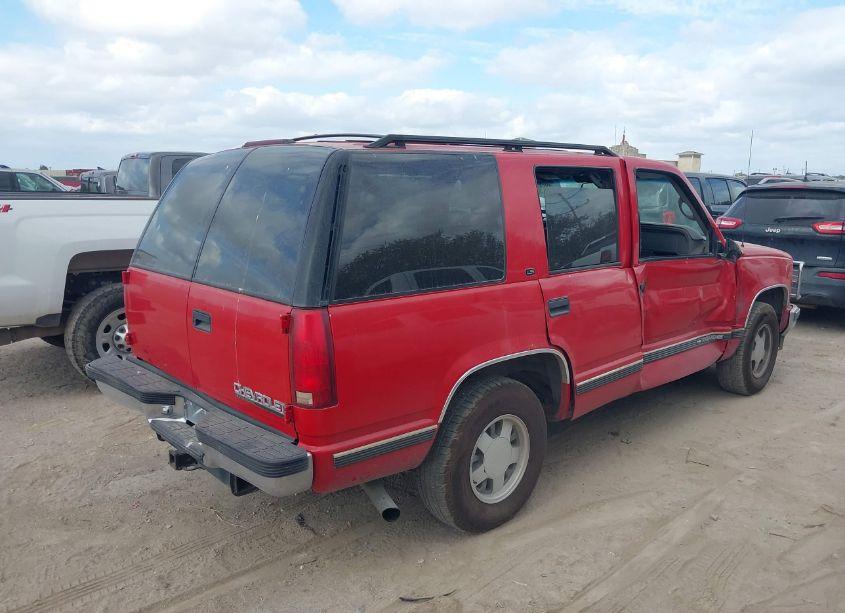Photo 4 of 1999 Chevrolet Tahoe LS (VIN 1GNEC13R2XR102006)