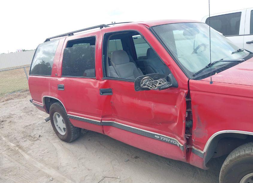 Photo 6 of 1999 Chevrolet Tahoe LS (VIN 1GNEC13R2XR102006)