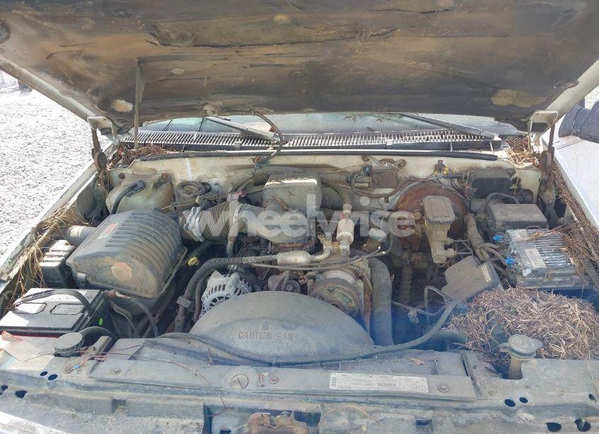 Photo 10 of 1999 Chevrolet Tahoe LT (VIN 1GNEC13R3XJ539270)