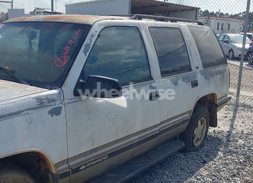 Photo 12 of 1999 Chevrolet Tahoe LT (VIN 1GNEC13R3XJ539270)