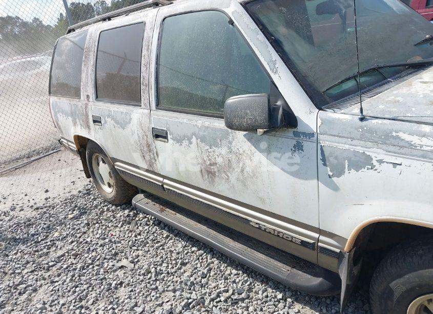 Photo 13 of 1999 Chevrolet Tahoe LT (VIN 1GNEC13R3XJ539270)