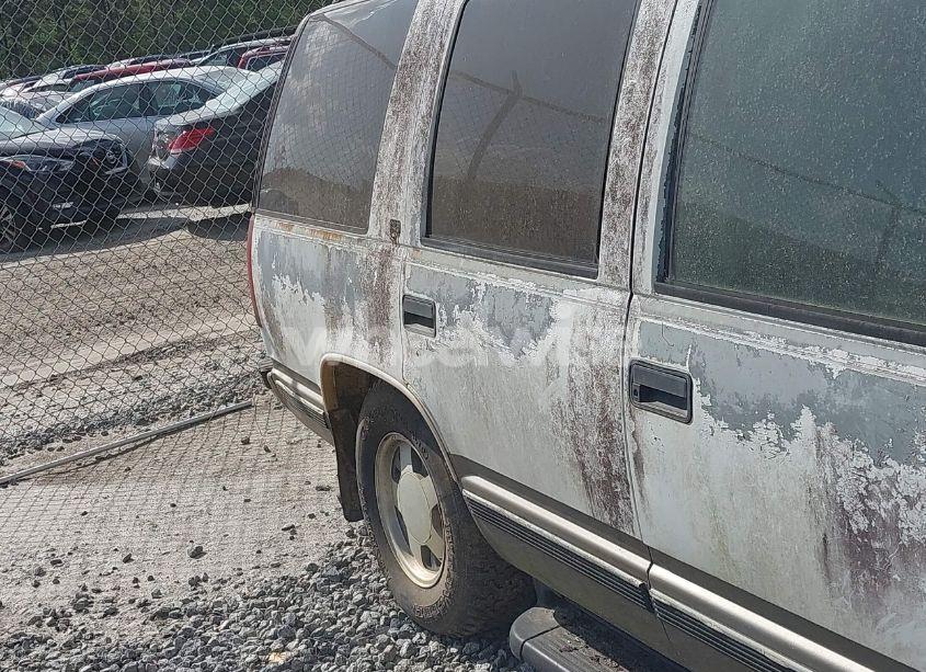 Photo 14 of 1999 Chevrolet Tahoe LT (VIN 1GNEC13R3XJ539270)