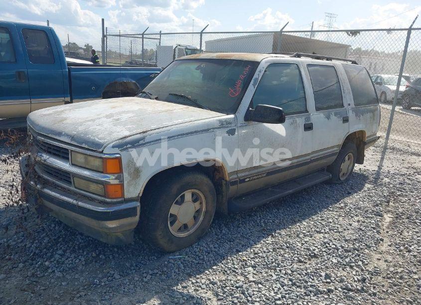 Photo 2 of 1999 Chevrolet Tahoe LT (VIN 1GNEC13R3XJ539270)