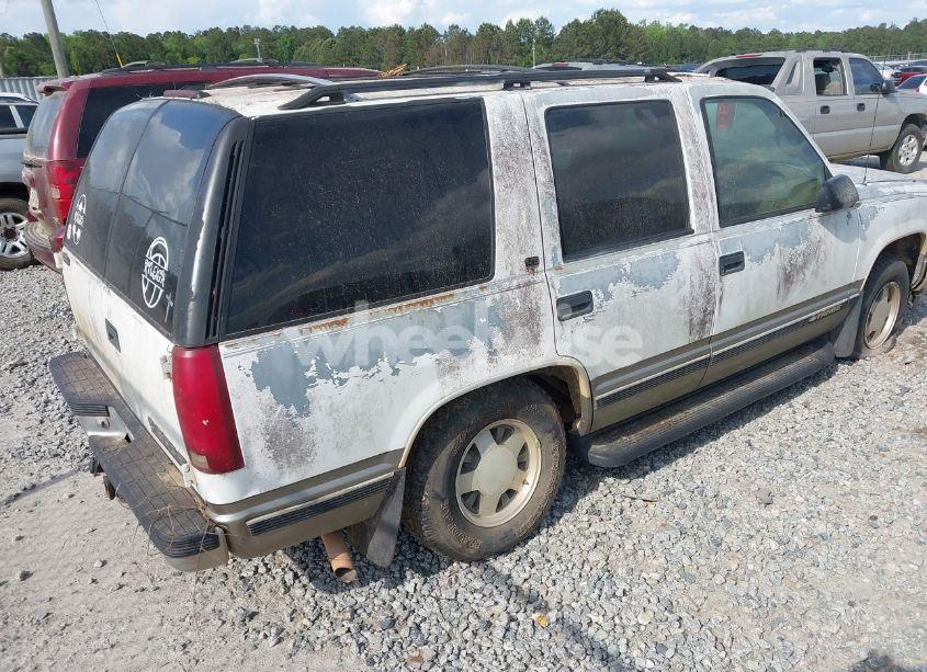 Photo 4 of 1999 Chevrolet Tahoe LT (VIN 1GNEC13R3XJ539270)