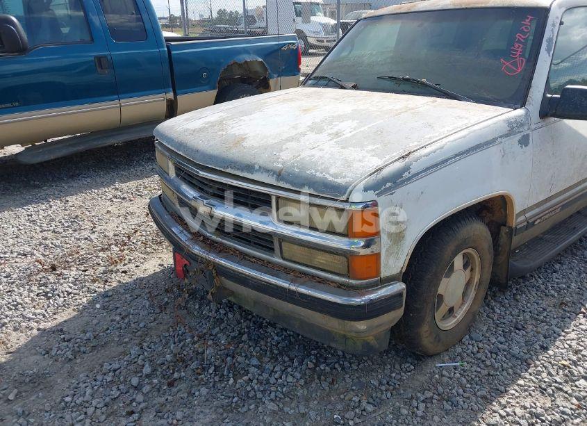 Photo 6 of 1999 Chevrolet Tahoe LT (VIN 1GNEC13R3XJ539270)