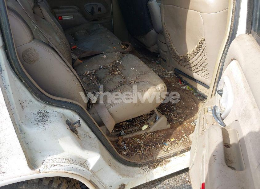 Photo 8 of 1999 Chevrolet Tahoe LT (VIN 1GNEC13R3XJ539270)