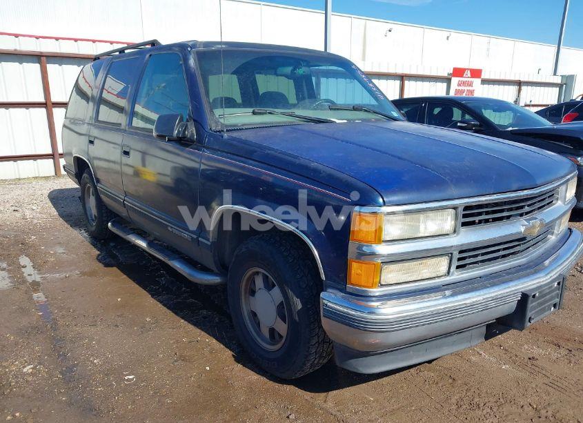 1999 Chevrolet Tahoe LT (VIN 1GNEC13R3XJ552469) main photo