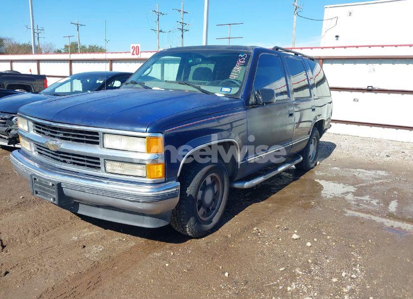 Photo 2 of 1999 Chevrolet Tahoe LT (VIN 1GNEC13R3XJ552469)