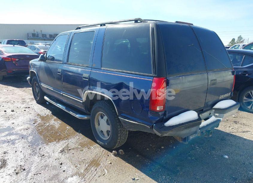 Photo 3 of 1999 Chevrolet Tahoe LT (VIN 1GNEC13R3XJ552469)