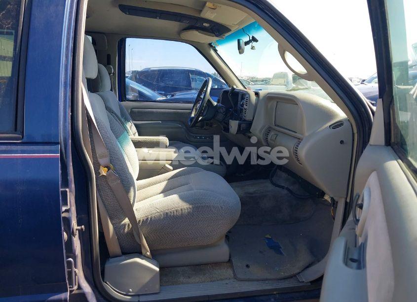 Photo 5 of 1999 Chevrolet Tahoe LT (VIN 1GNEC13R3XJ552469)