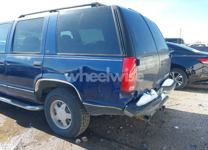 Photo 6 of 1999 Chevrolet Tahoe LT (VIN 1GNEC13R3XJ552469)
