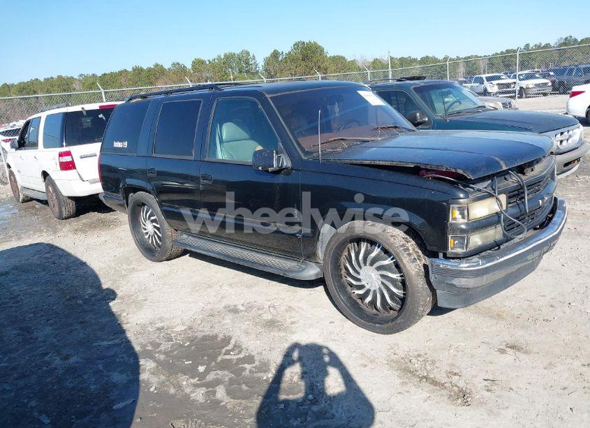 1999 Chevrolet Tahoe LS (VIN 1GNEC13R3XJ567487) main photo