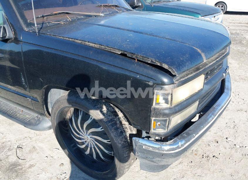 Photo 12 of 1999 Chevrolet Tahoe LS (VIN 1GNEC13R3XJ567487)