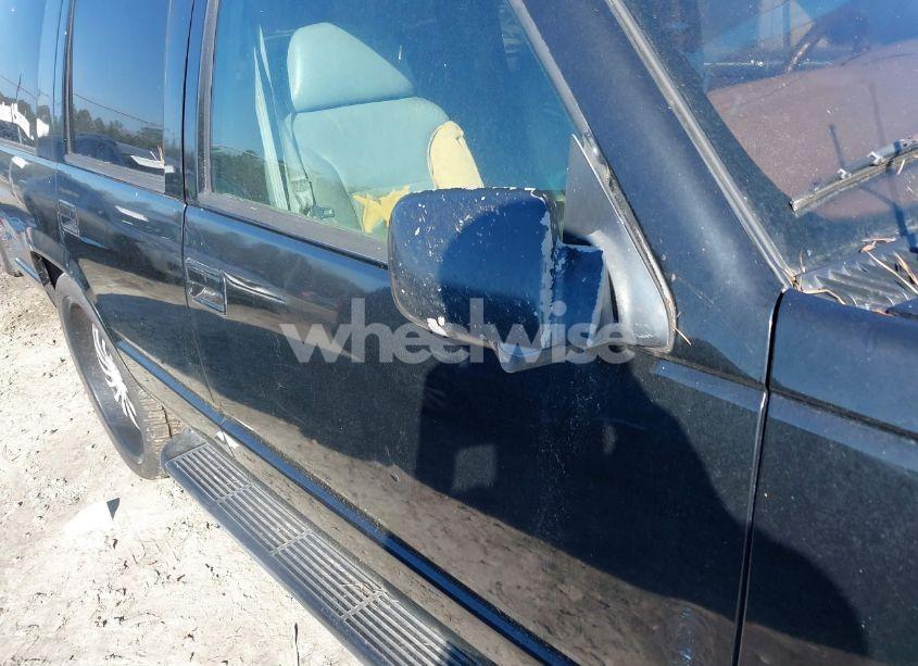 Photo 13 of 1999 Chevrolet Tahoe LS (VIN 1GNEC13R3XJ567487)