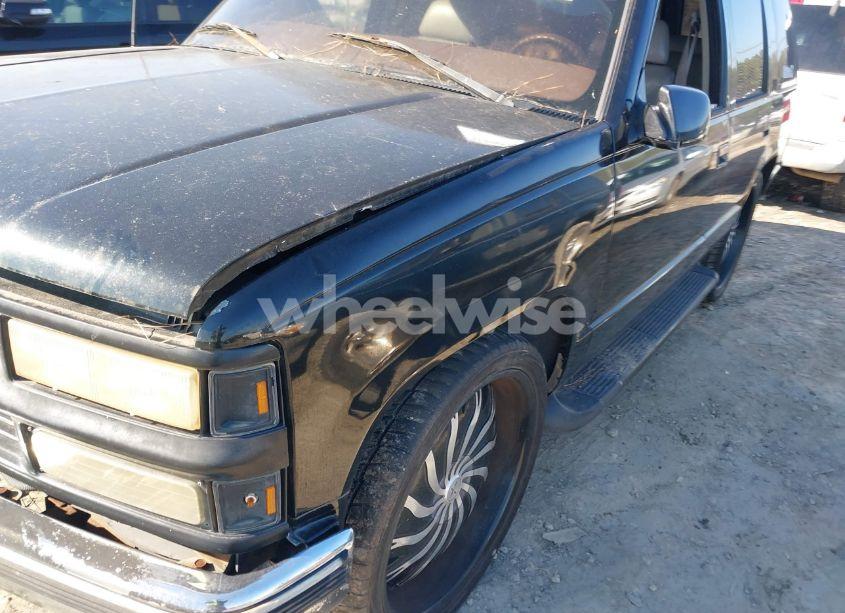 Photo 15 of 1999 Chevrolet Tahoe LS (VIN 1GNEC13R3XJ567487)