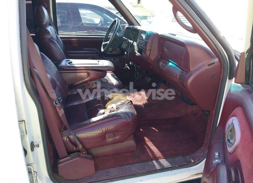 Photo 5 of 1997 Chevrolet Tahoe LS (VIN 1GNEC13R6VJ373453)