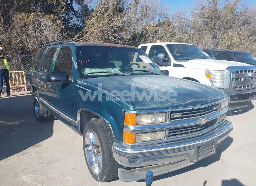1998 Chevrolet Tahoe LS (VIN 1GNEC13R6WJ337859) main photo