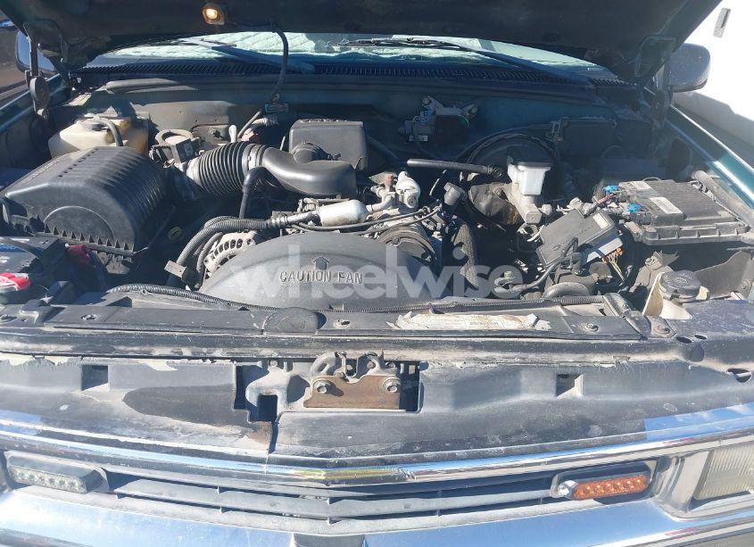 Photo 10 of 1998 Chevrolet Tahoe LS (VIN 1GNEC13R6WJ337859)