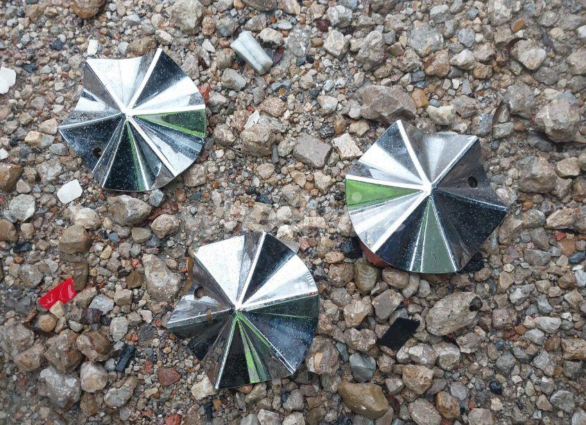 Photo 12 of 1998 Chevrolet Tahoe LS (VIN 1GNEC13R6WJ337859)