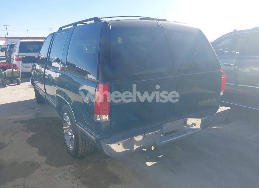 Photo 3 of 1998 Chevrolet Tahoe LS (VIN 1GNEC13R6WJ337859)