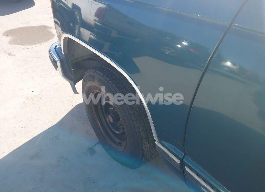 Photo 6 of 1998 Chevrolet Tahoe LS (VIN 1GNEC13R6WJ337859)