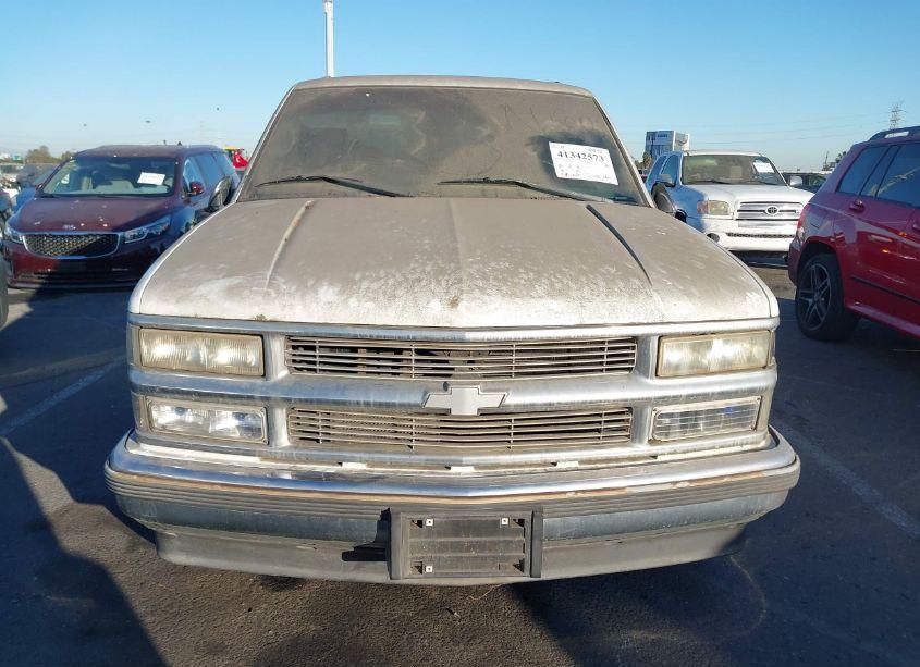 Photo 6 of 1998 Chevrolet Tahoe LS (VIN 1GNEC13R6WR102721)
