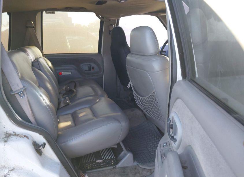 Photo 8 of 1998 Chevrolet Tahoe LS (VIN 1GNEC13R6WR102721)