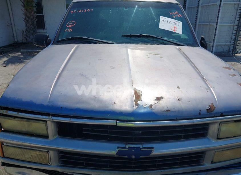 Photo 10 of 1999 Chevrolet Tahoe LS (VIN 1GNEC13R6XJ425456)