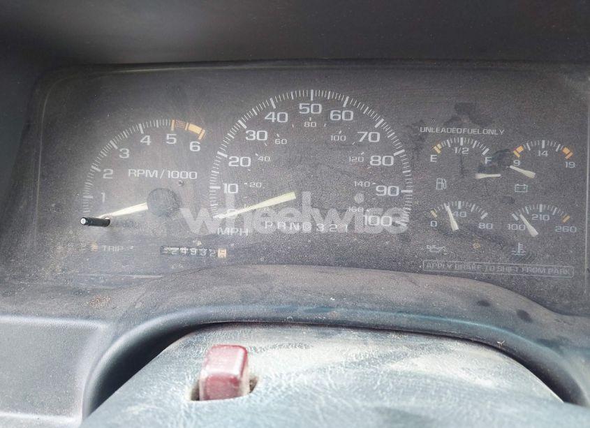 Photo 7 of 1999 Chevrolet Tahoe LS (VIN 1GNEC13R6XJ425456)