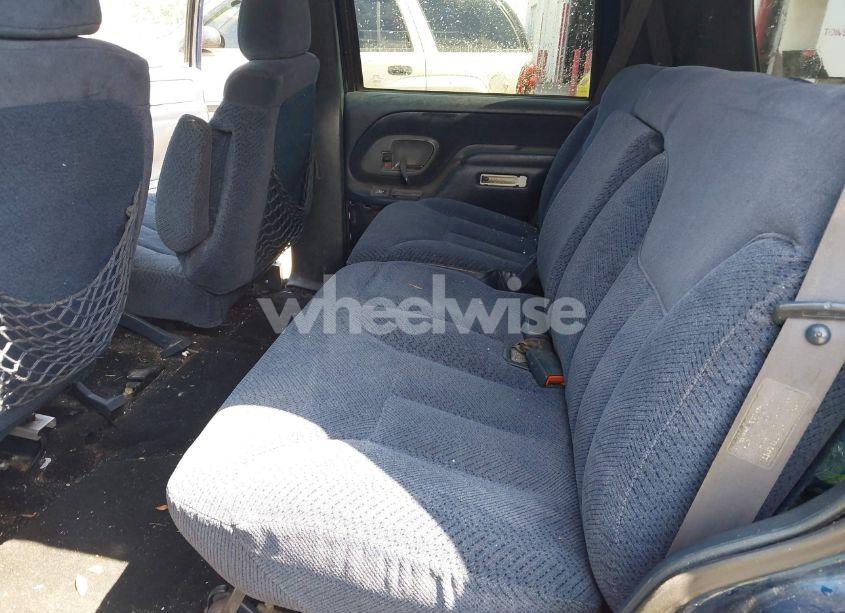 Photo 8 of 1999 Chevrolet Tahoe LS (VIN 1GNEC13R6XJ425456)