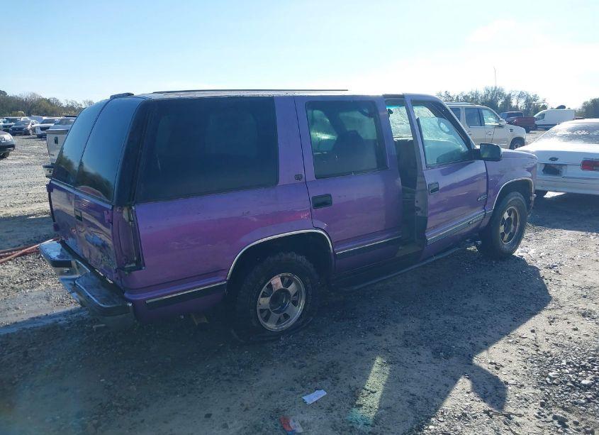 Photo 4 of 1999 Chevrolet Tahoe LT (VIN 1GNEC13R8XJ511030)
