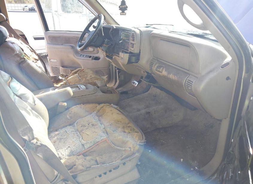 Photo 5 of 1999 Chevrolet Tahoe LT (VIN 1GNEC13R8XJ511030)