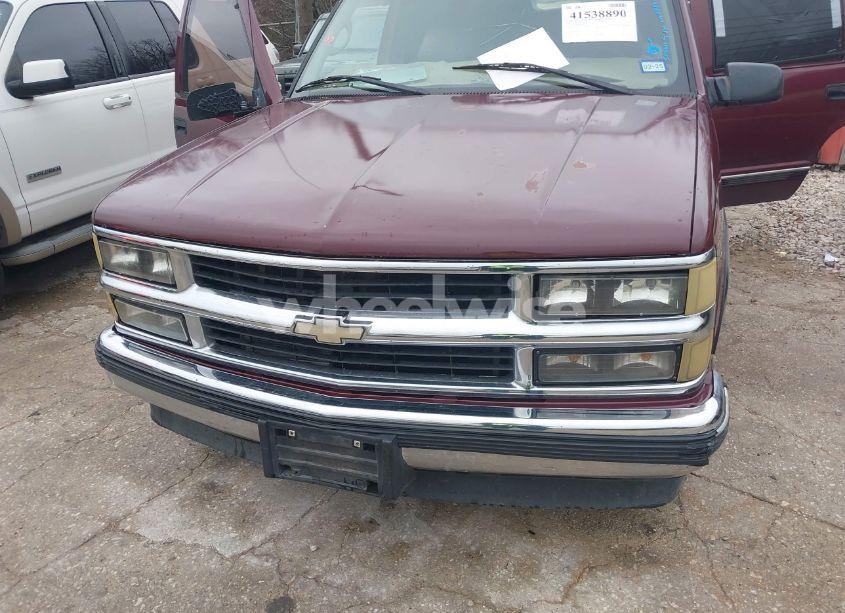 Photo 10 of 1999 Chevrolet Tahoe LT (VIN 1GNEC13R8XJ511786)