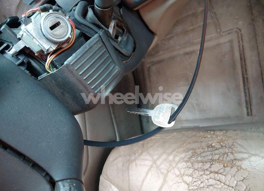 Photo 11 of 1999 Chevrolet Tahoe LT (VIN 1GNEC13R8XJ511786)