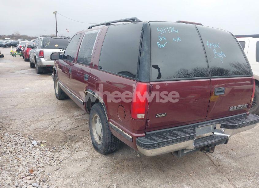 Photo 3 of 1999 Chevrolet Tahoe LT (VIN 1GNEC13R8XJ511786)