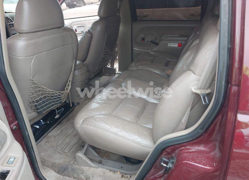 Photo 8 of 1999 Chevrolet Tahoe LT (VIN 1GNEC13R8XJ511786)