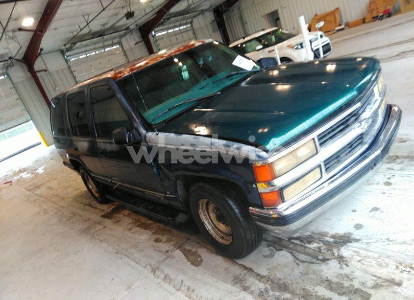 1999 Chevrolet Tahoe LIMITED (VIN 1GNEC13R9XJ536325) main photo