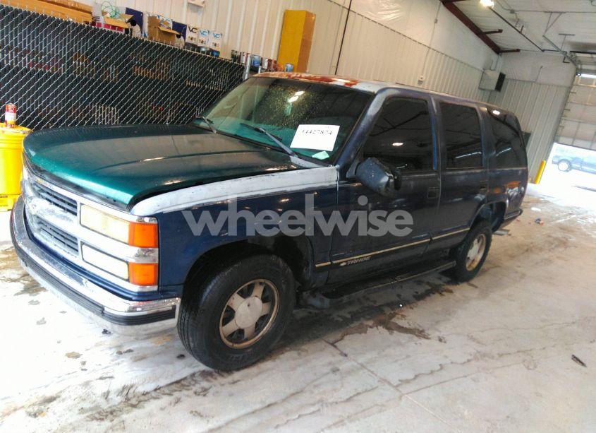 Photo 2 of 1999 Chevrolet Tahoe LIMITED (VIN 1GNEC13R9XJ536325)