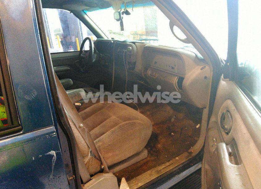 Photo 5 of 1999 Chevrolet Tahoe LIMITED (VIN 1GNEC13R9XJ536325)