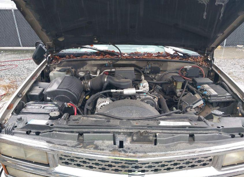 Photo 10 of 1999 Chevrolet Tahoe LT (VIN 1GNEC13R9XR150344)