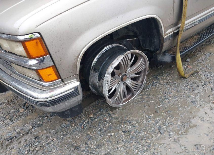 Photo 12 of 1999 Chevrolet Tahoe LT (VIN 1GNEC13R9XR150344)