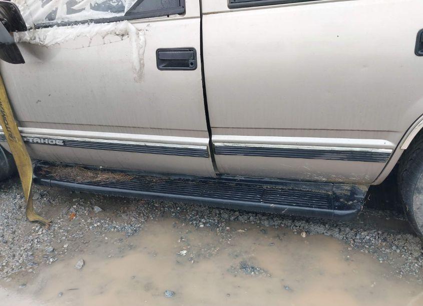 Photo 13 of 1999 Chevrolet Tahoe LT (VIN 1GNEC13R9XR150344)
