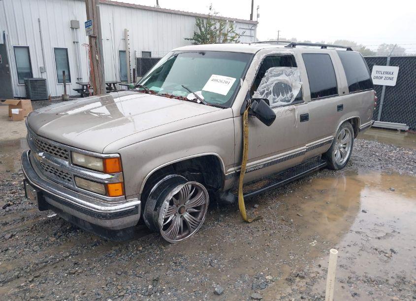 Photo 2 of 1999 Chevrolet Tahoe LT (VIN 1GNEC13R9XR150344)