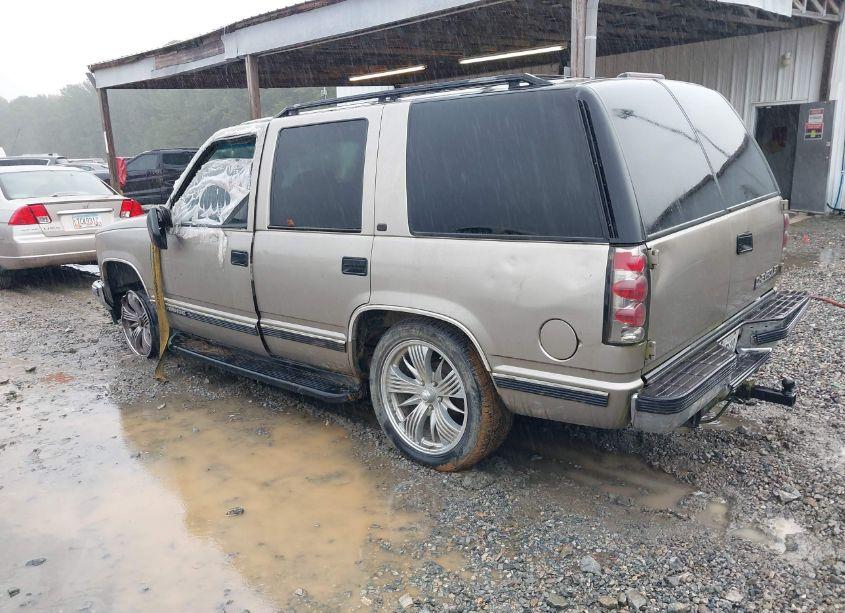 Photo 3 of 1999 Chevrolet Tahoe LT (VIN 1GNEC13R9XR150344)