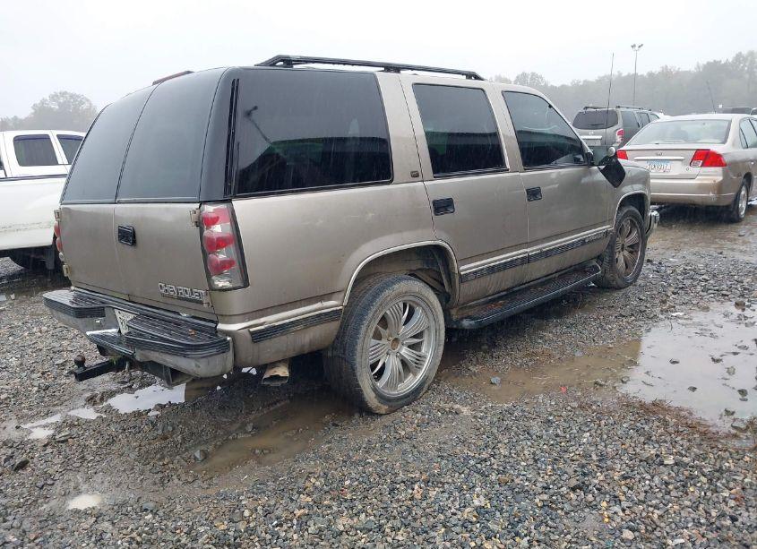Photo 4 of 1999 Chevrolet Tahoe LT (VIN 1GNEC13R9XR150344)