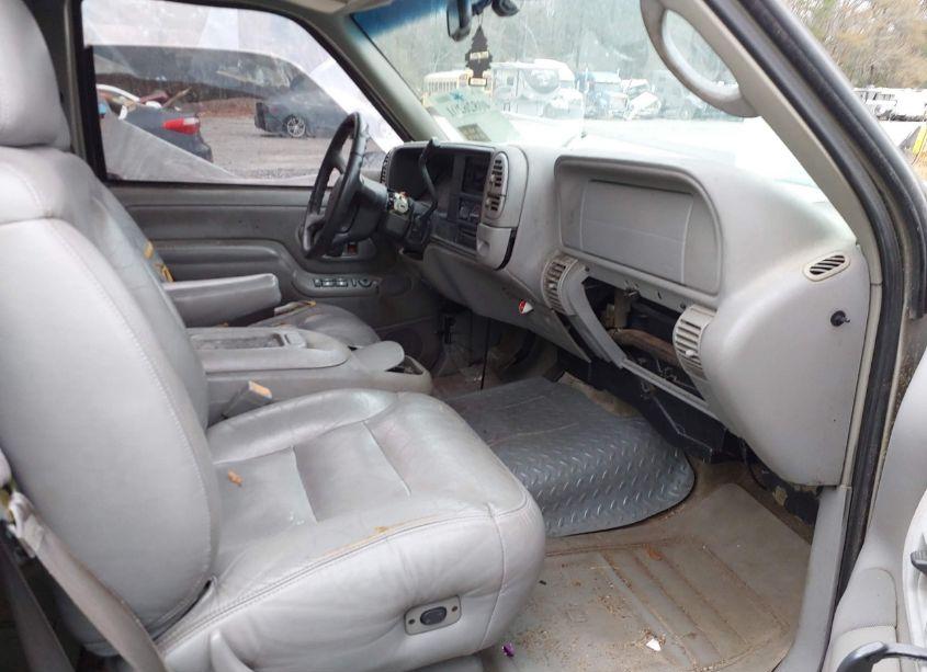 Photo 5 of 1999 Chevrolet Tahoe LT (VIN 1GNEC13R9XR150344)