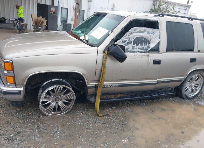 Photo 6 of 1999 Chevrolet Tahoe LT (VIN 1GNEC13R9XR150344)