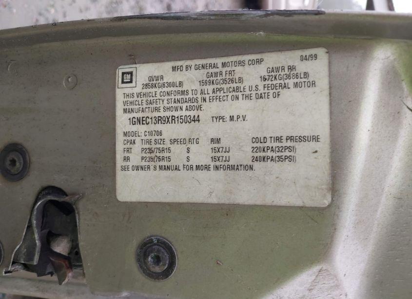 Photo 9 of 1999 Chevrolet Tahoe LT (VIN 1GNEC13R9XR150344)