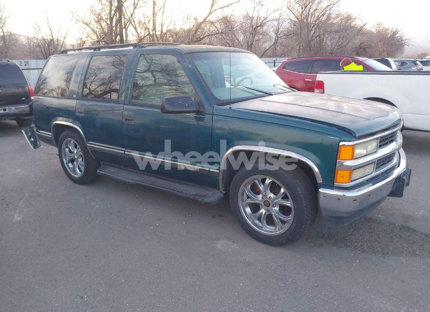 1997 Chevrolet Tahoe LS (VIN 1GNEC13RXVJ430821) main photo